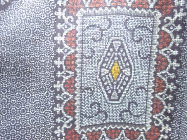 アンティーク　華紋模様織出し本場正藍泥染大島紬着物（割り込み絣）